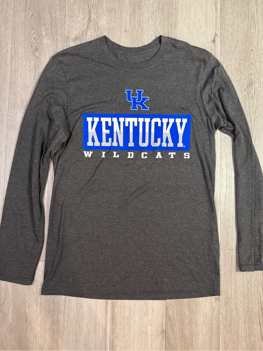 University Of KY Wildcats Men’s Gray Long Sleeve Shirt Medium
